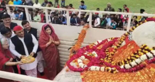 Akhilesh Yadav worshiped Shaligram rock in Etawah